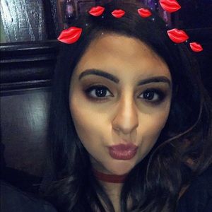 Meet your Posher, Danielle